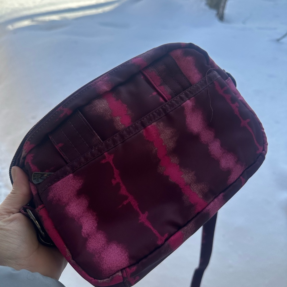 Lug Switch Convertible Crossbody Bag - Shibori Wine - Picture 6 of 10